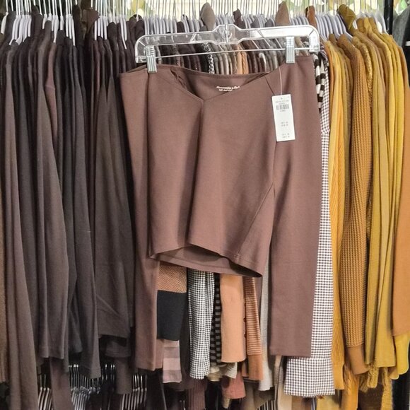 NWT Abercrombie & Fitch Brown Long Sleeve Top - Picture 2 of 8